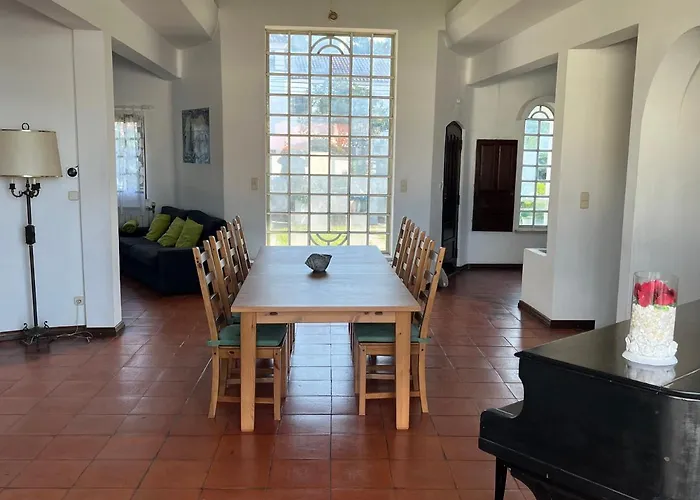 Near & Lisbon Villa Corroios